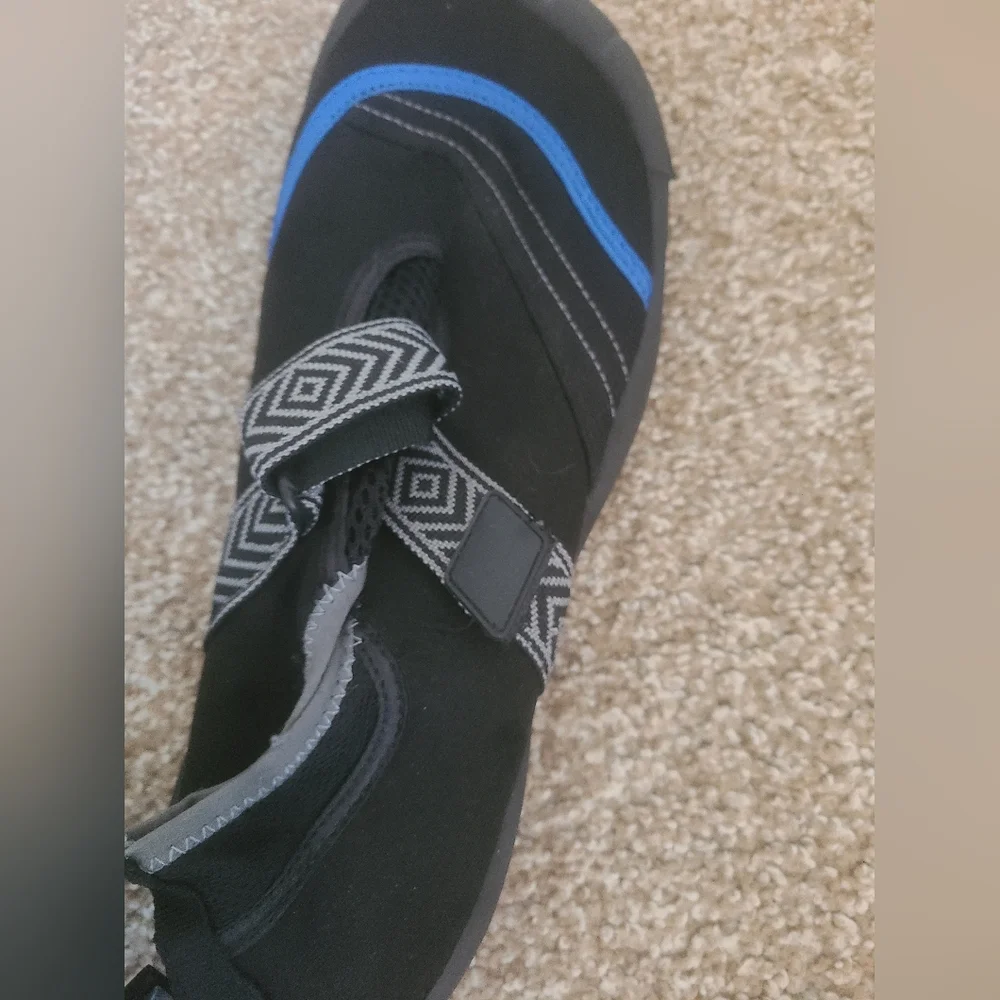 Men's water shoes
